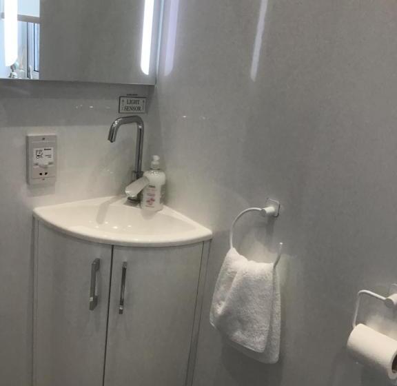 标准间, Alba B & B