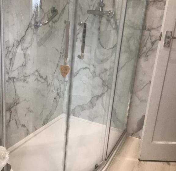 标准单人间共用浴室, Alba B & B