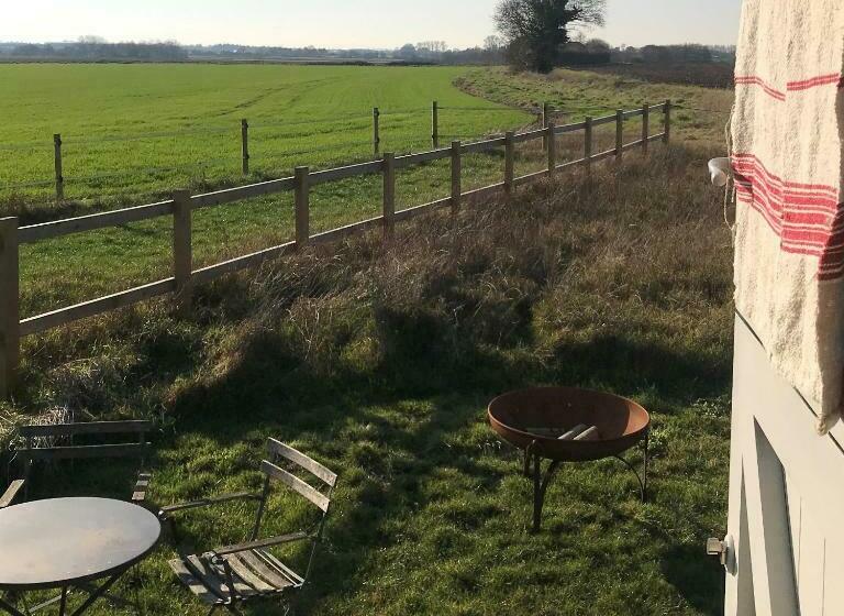 スタンダードルーム, Barnham Court Farm
