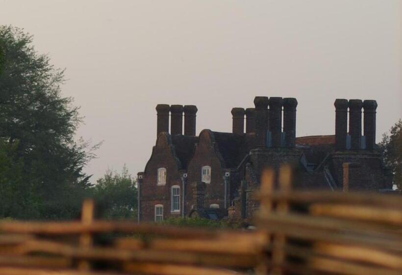 スタンダードルーム, Barnham Court Farm