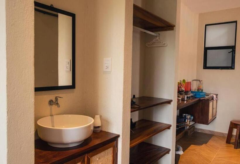 带阳台套房, Coccoloba Guest House