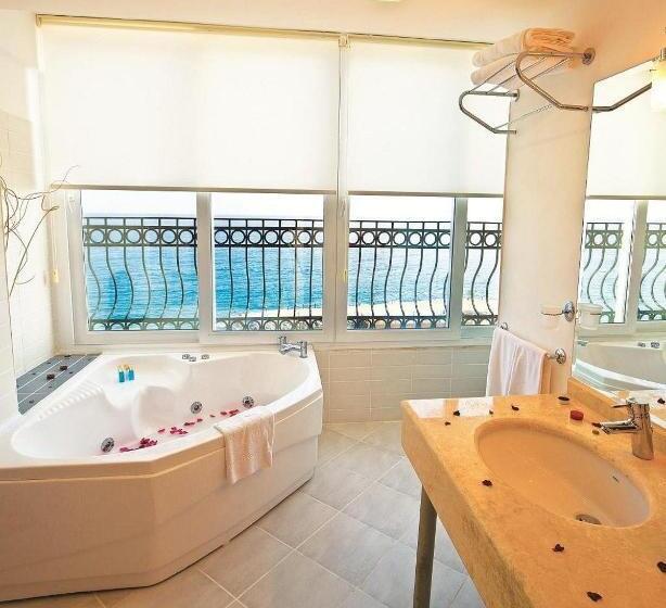جناح, Ada Beach Hotel