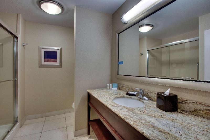 스위트 킹사이즈 침대, Hampton Inn Wilson Downtown