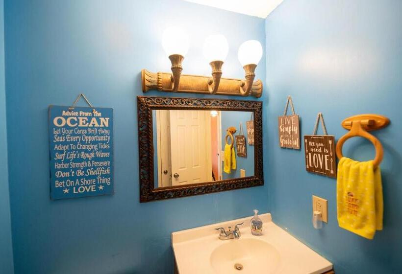 Апартаменты 1 Спальня с Балконом, South Padre Island Condo Is Walking Distance To The Beach, Sleeps 6, Third Floor, 2024 Traveler Awar