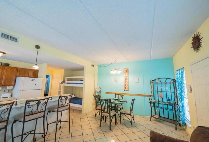 Апартаменты 1 Спальня с Балконом, South Padre Island Condo Is Walking Distance To The Beach, Sleeps 6, Third Floor, 2024 Traveler Awar