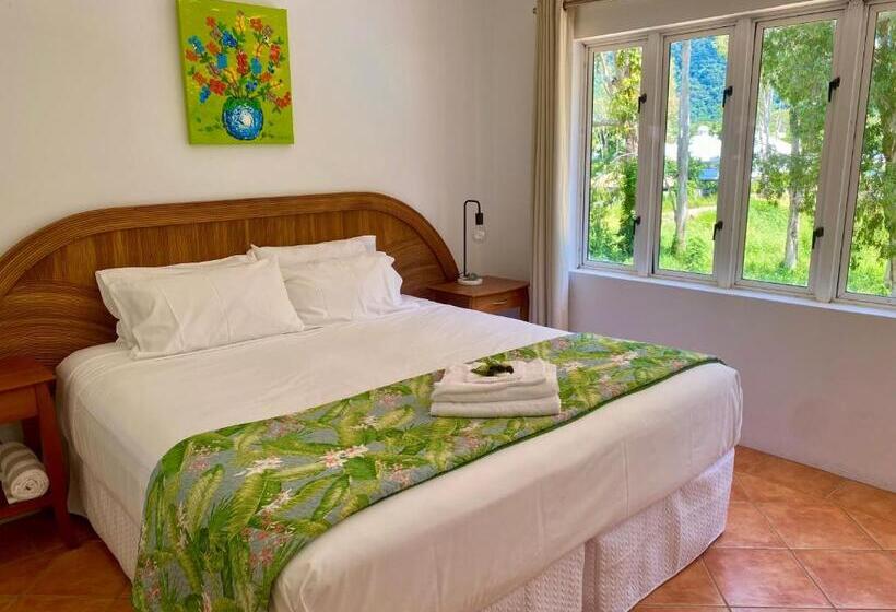 2 Bedroom Apartment with Views, Beachview Apartments At Villa Paradiso