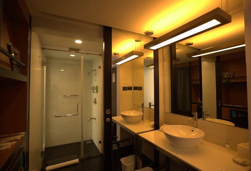 Номер Стандарт 2 Двуспальные Кровати, Aloft Bengaluru Whitefield
