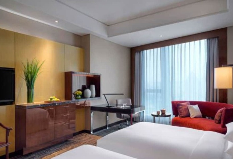 Номер Клуб, Hyatt Regency Jinan