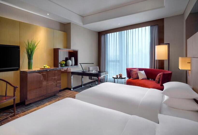 Номер Клуб, Hyatt Regency Jinan