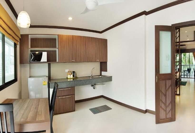Номер Deluxe, Ratana Hill Patong