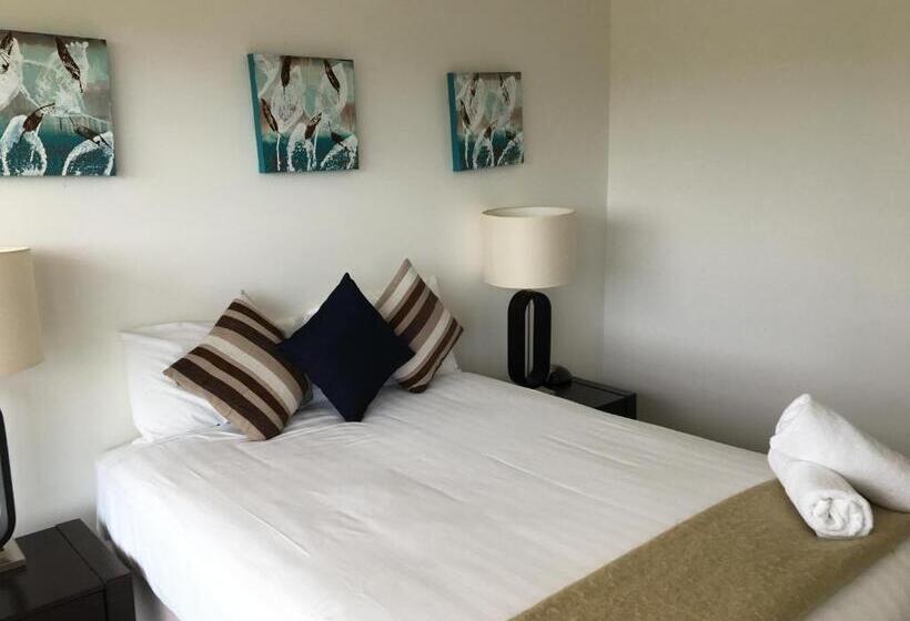 패밀리 아파트, Kirra Surf Apartments