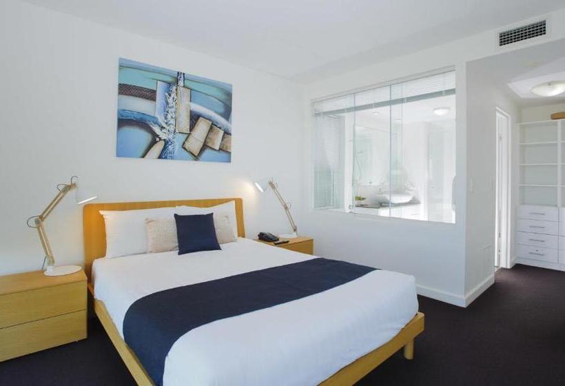 패밀리 아파트, Kirra Surf Apartments