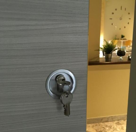 اتاق خانوادگی, B&b Amici Miei