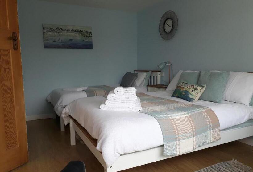 Семейный Номер, Coast 77 B&b