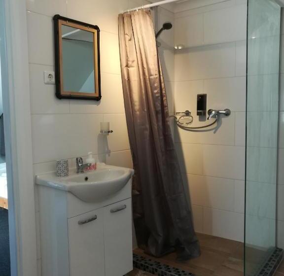 Трехместный Номер Комфорт, Royal Guest House Ii