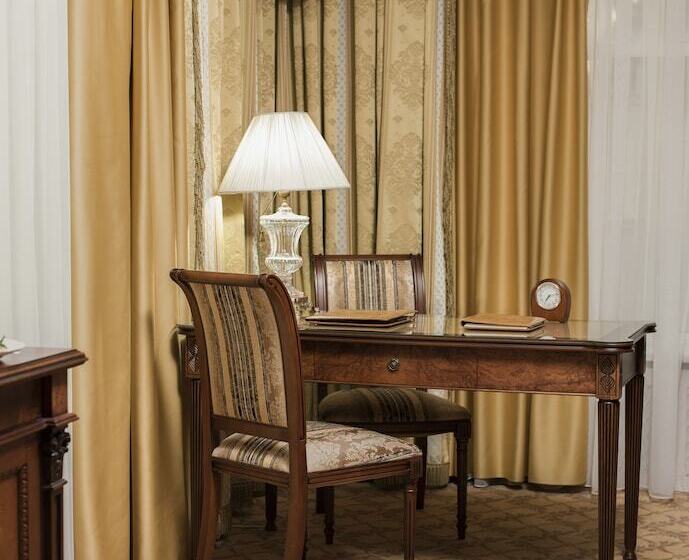 سوییت جونیور, Nobil Luxury Boutique