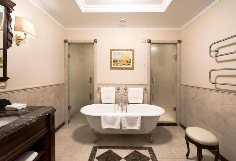اتاق لوکس, Nobil Luxury Boutique