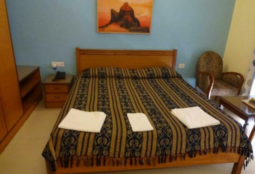 اتاق لوکس, Renzo's Inn