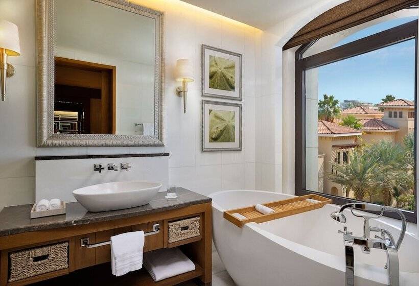 Номер Superior Вид на Сад, The St. Regis Saadiyat Island Resort, Abu Dhabi