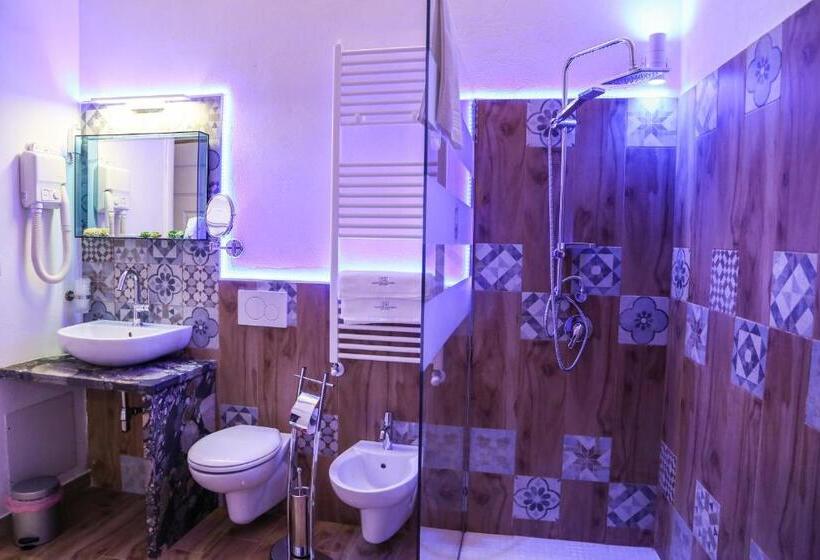 Люкс с гидромассажем, The Bridge Suites