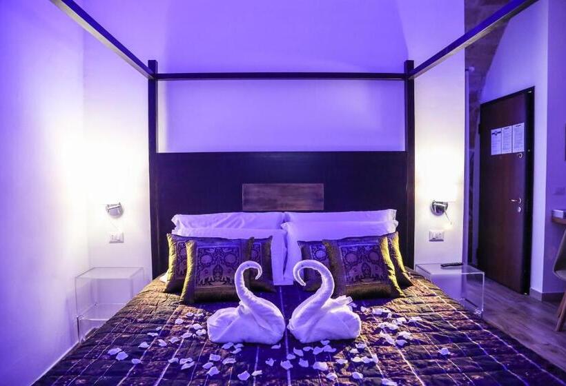 Люкс с гидромассажем, The Bridge Suites