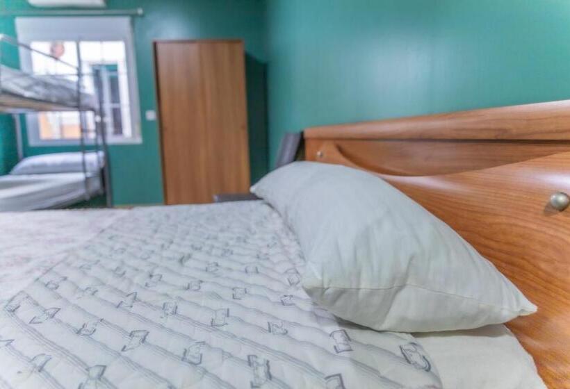 Семейный Номер, Albergue Rojo Plata