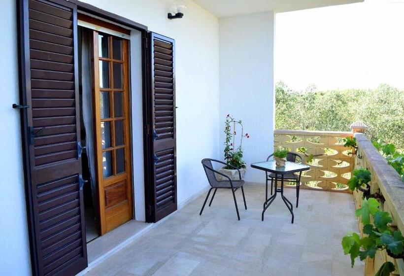 标准间带阳台, B&b Profumo Di Alloro