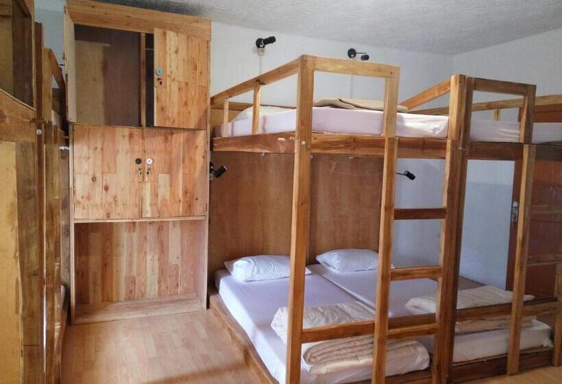 Кровать в Общей Комнате, Tani Jiwo Hostel