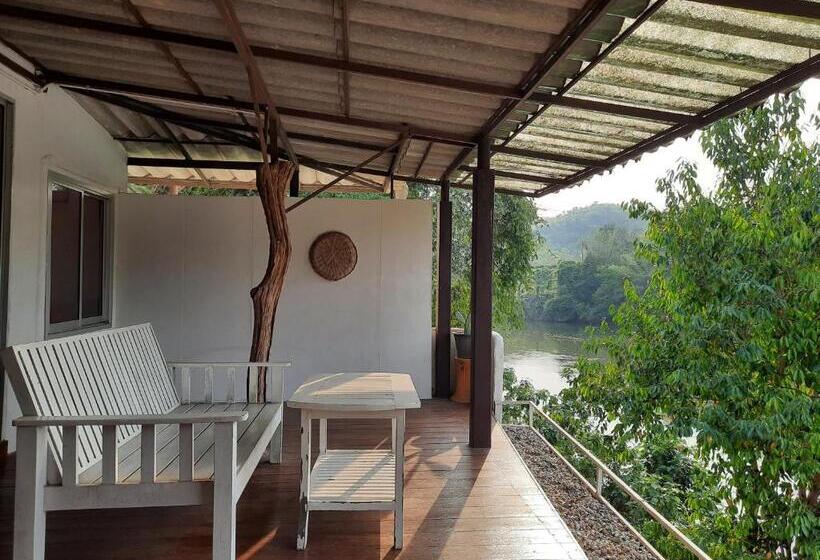 Deluxe room with river view, Pingplalee Resort Chasorn