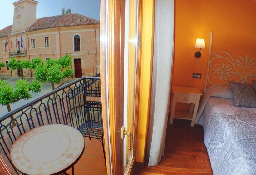 Номер Deluxe с Балконом, Hostal Plaza Mayor