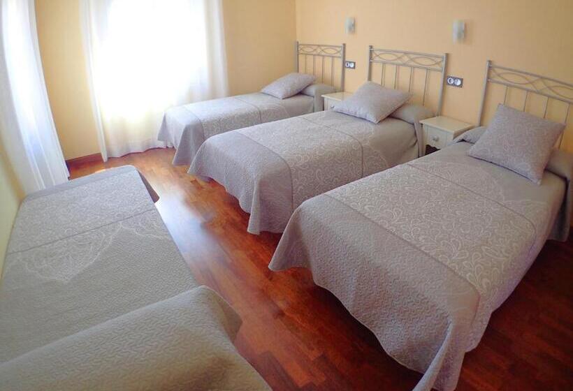 Номер Стандарт Трехместный, Hostal Plaza Mayor