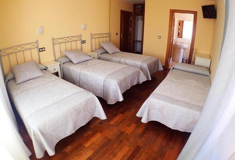 Четырехместный Номер Стандарт, Hostal Plaza Mayor