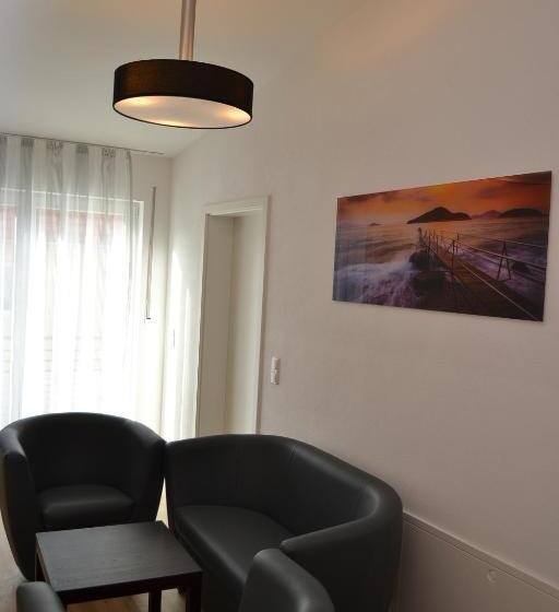 带1个卧室的带阳台的公寓, Aparthotel Sebastian