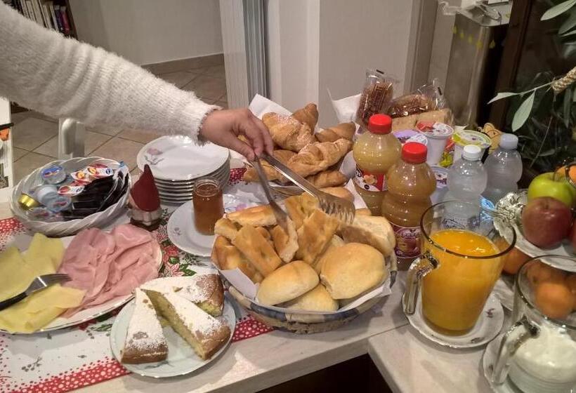 اتاق استاندارد با چشم‌انداز باغ, B&b Elfo Degli Ulivi