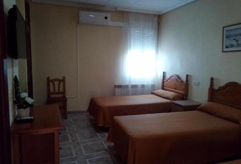 اتاق استاندارد سه نفره, Hostal ávila