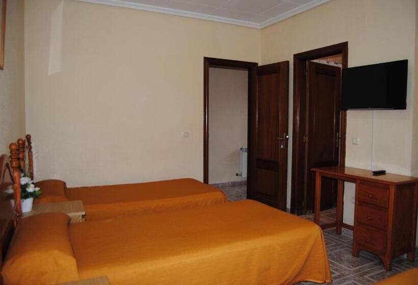 Номер Стандарт Трехместный, Hostal ávila