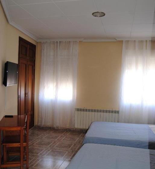 اتاق استاندارد سه نفره, Hostal ávila