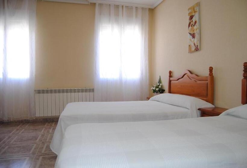 Номер Стандарт Трехместный, Hostal ávila
