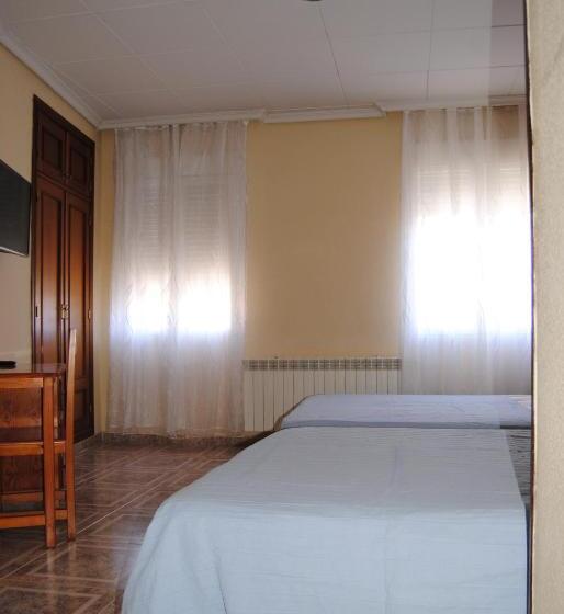 اتاق استاندارد سه نفره, Hostal ávila