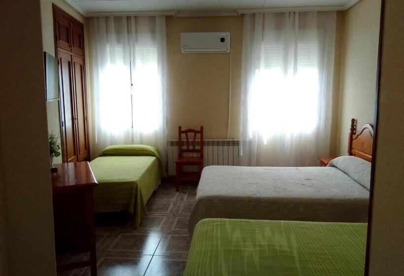 اتاق استاندارد چهار تخته, Hostal ávila