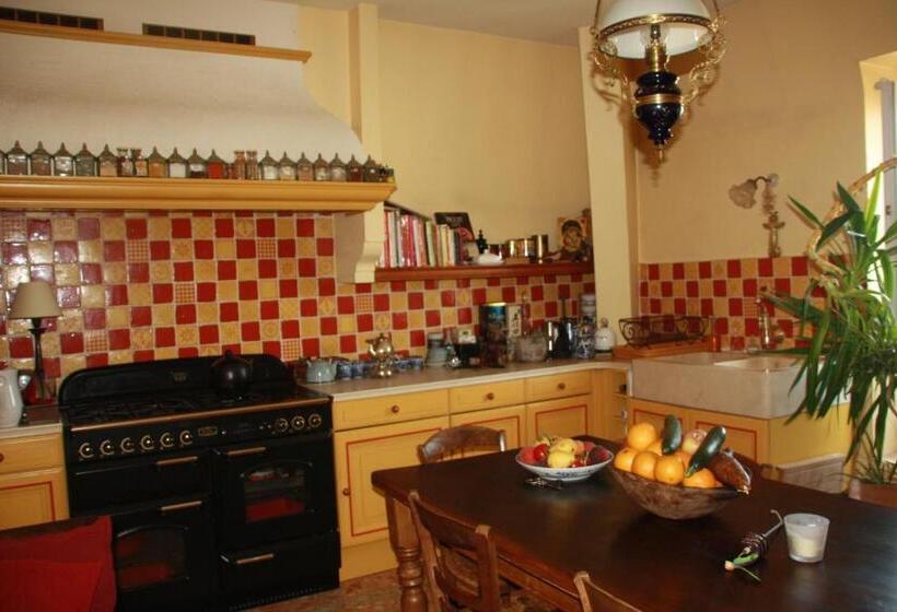Номер Стандарт, La Maison Bleue