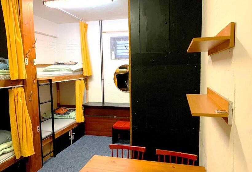 Кровать в Общей Комнате, Hostel Klondike