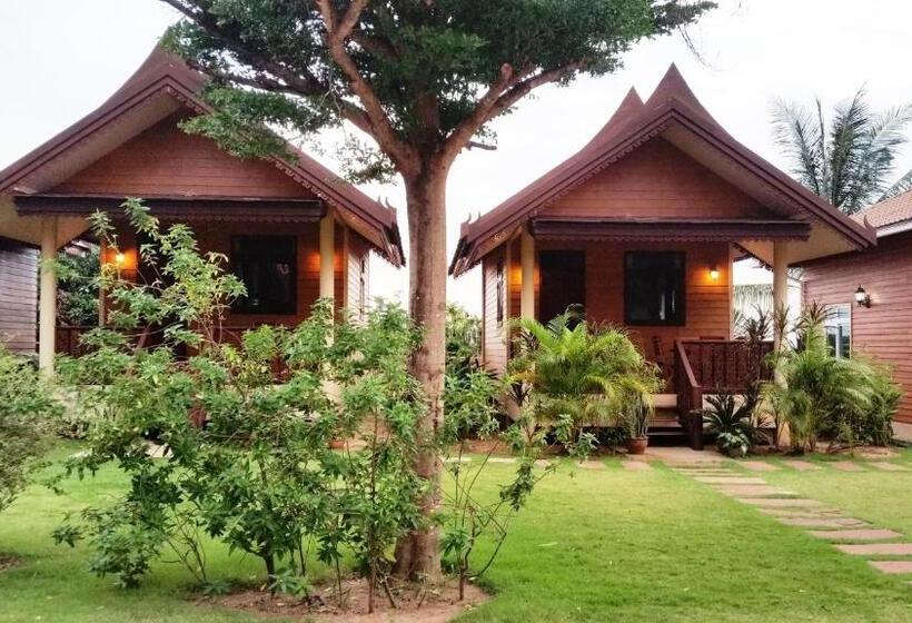 ویلای استاندارد با چشم‌انداز باغ, Pongsin Resort