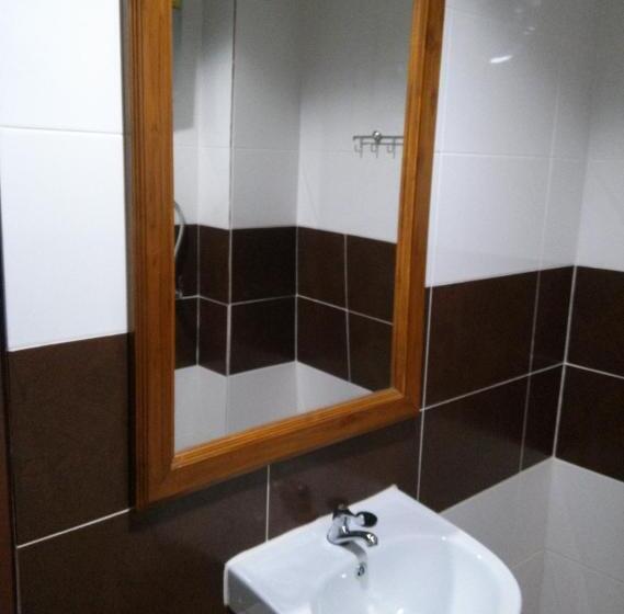חדר בסיסי, Phoonsab Hostel