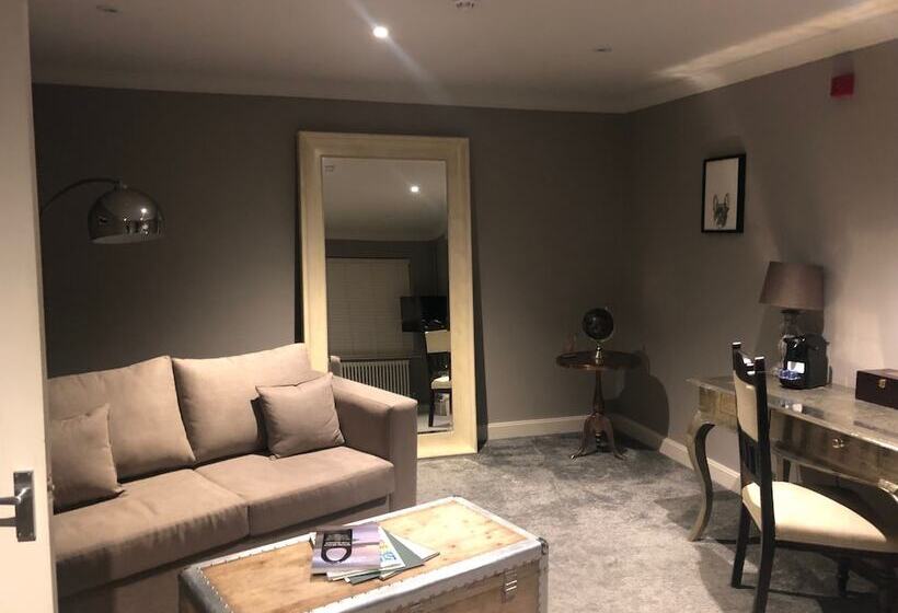 سوییت جونیور, Seckford Hall Hotel & Spa