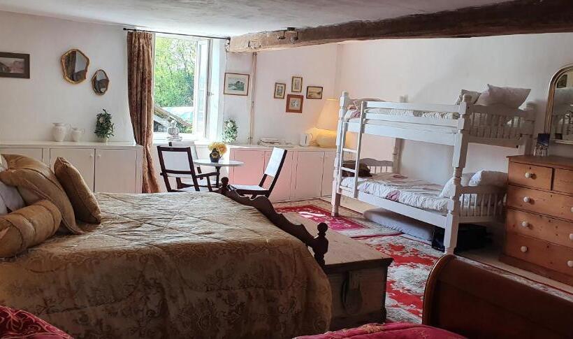 Семейный Номер Deluxe, Wisteria House
