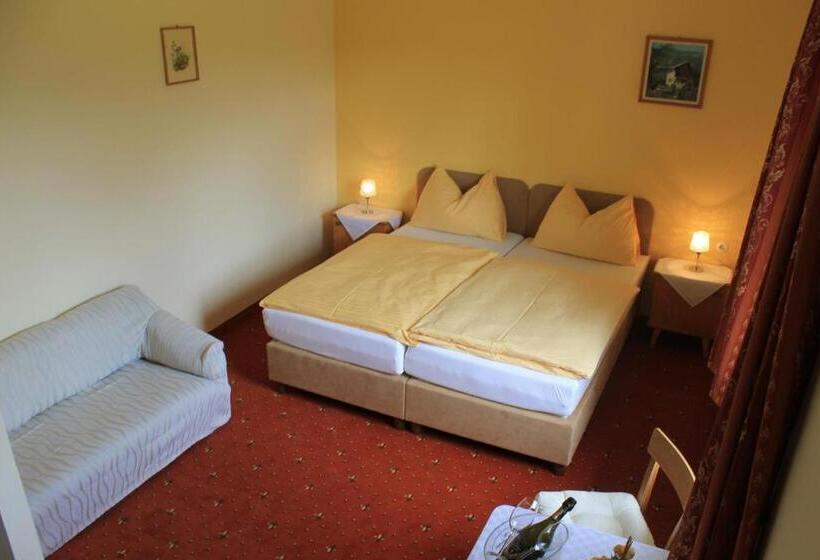 Номер Стандарт Трехместный, Landhotel Gasthof Eichhof Natters