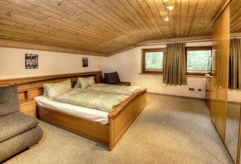 اتاق استاندارد چهار تخته, Haus Brandner