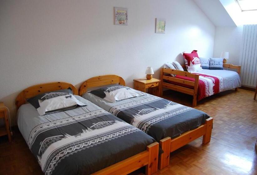 اتاق استاندارد سه نفره, Chambre D Hôtes Kieffer Le Grand Bienfaisy