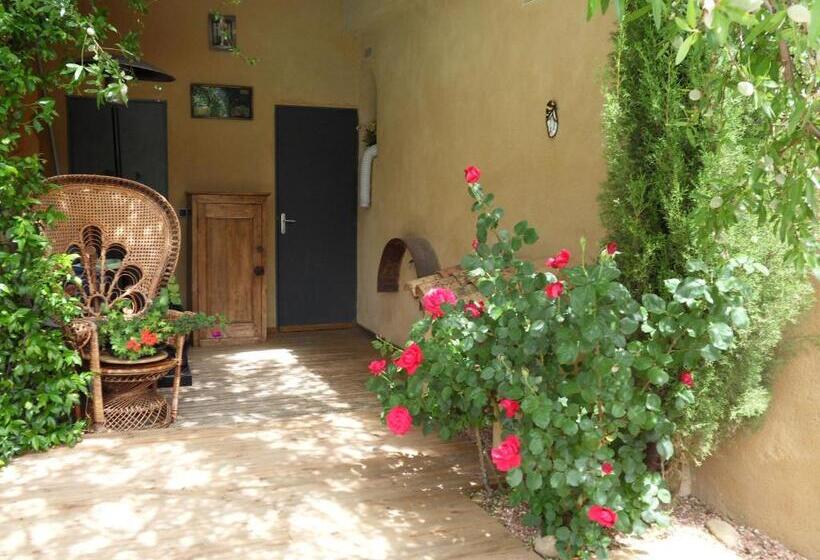 Номен Superior с Гидромассажем, Le Jardin D Ivana B&b Avec Piscine Chauffée